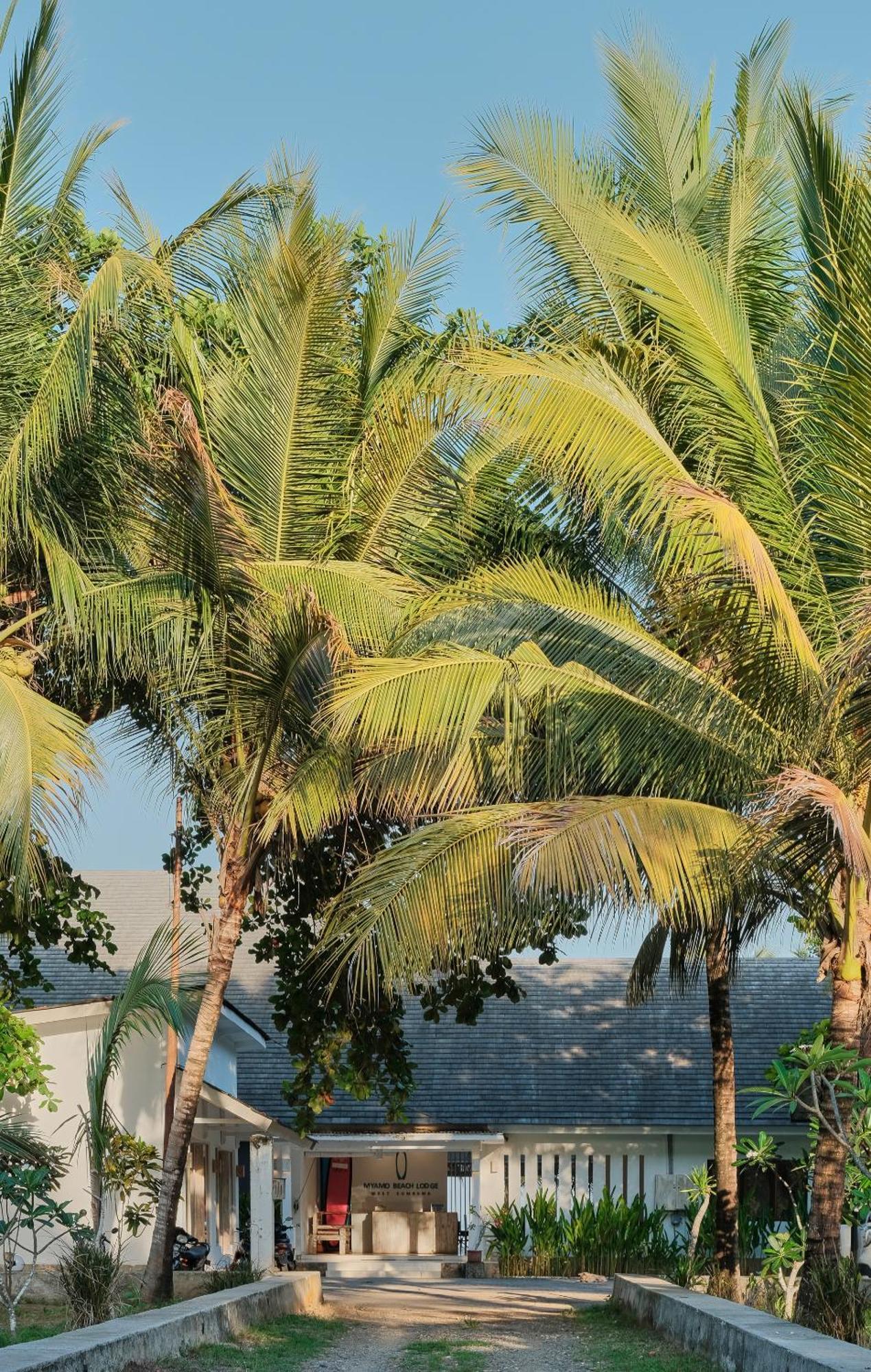 Myamo Beach Lodge Jereweh Dış mekan fotoğraf
