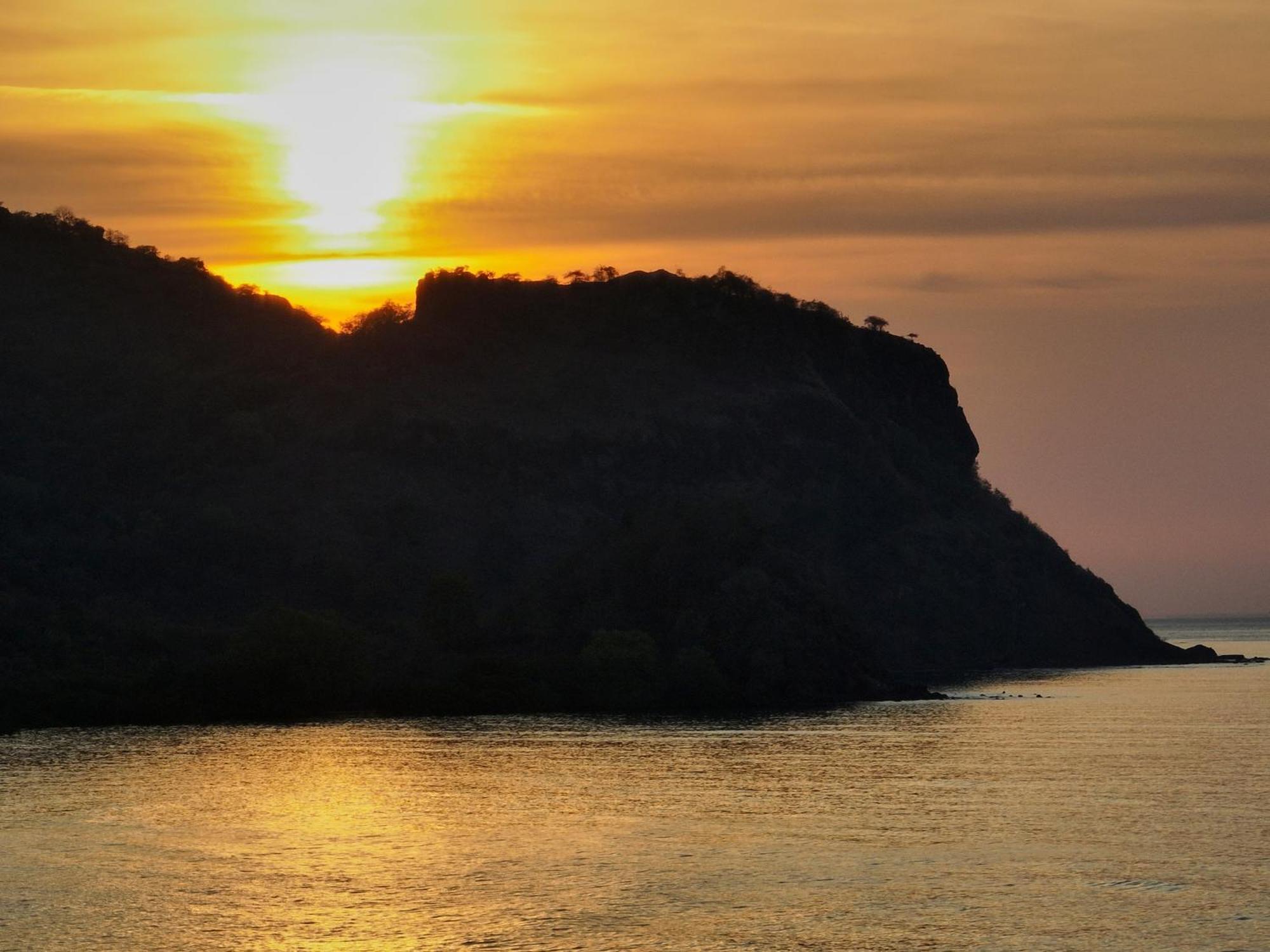 Myamo Beach Lodge Jereweh Dış mekan fotoğraf