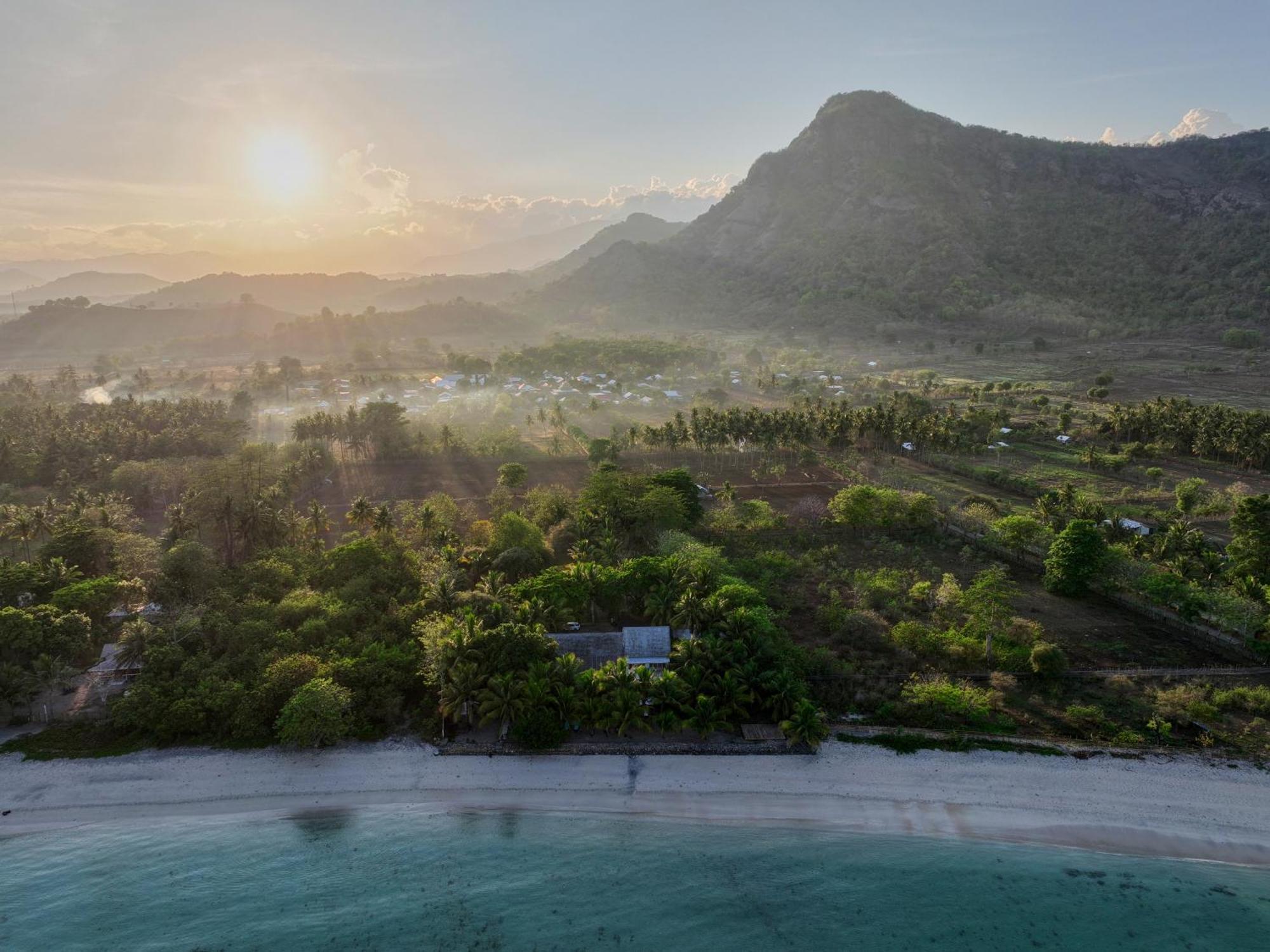 Myamo Beach Lodge Jereweh Dış mekan fotoğraf