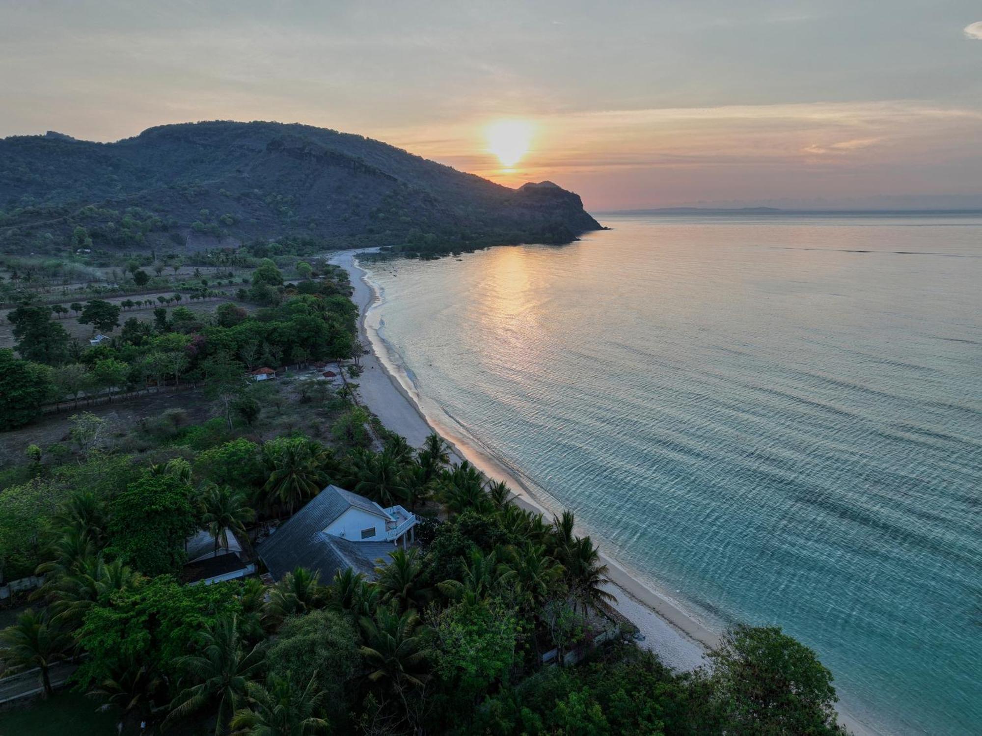 Myamo Beach Lodge Jereweh Dış mekan fotoğraf