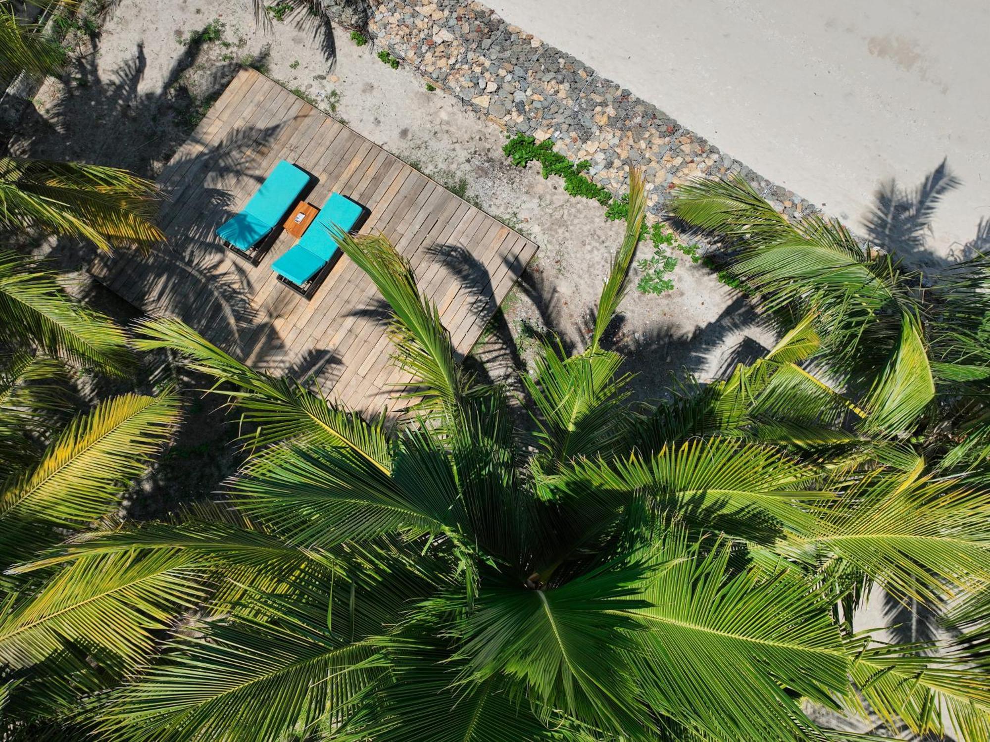 Myamo Beach Lodge Jereweh Dış mekan fotoğraf
