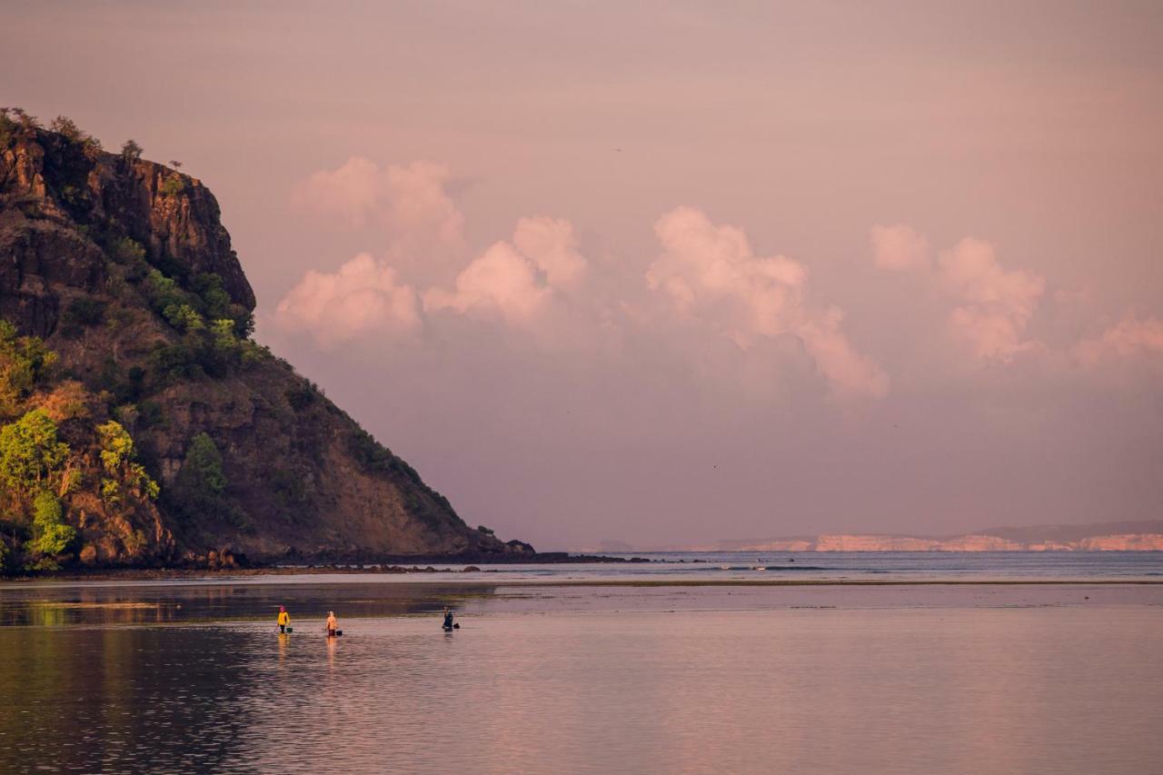 Myamo Beach Lodge Jereweh Dış mekan fotoğraf